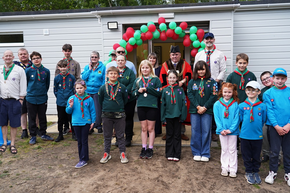Mayor Annison with Scouts